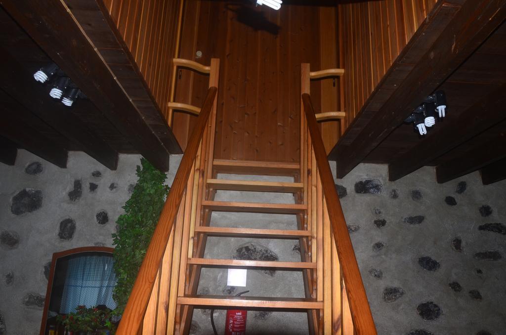Join Our Relaxed House Near The Beach - Mosteiros モステイロス エクステリア 写真
