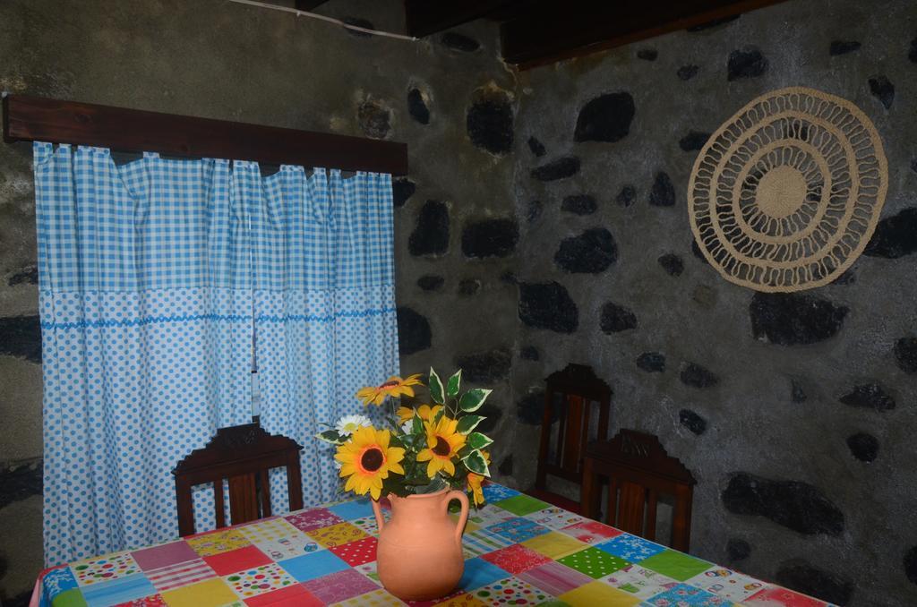 Join Our Relaxed House Near The Beach - Mosteiros モステイロス エクステリア 写真